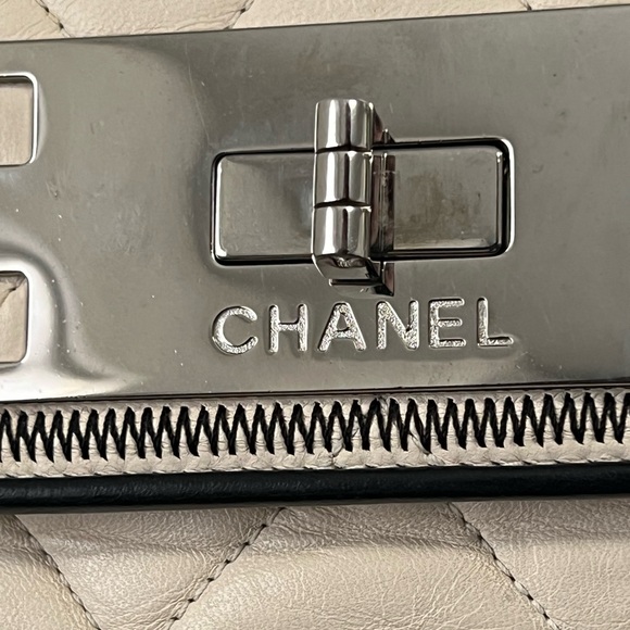 Chanel lambskin 2 way Tote/shoulder bag with insert & COA - Picture 3 of 10